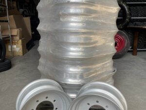 Janta R16.5 | 8.25x16.5 | bobcat | 10-16.5 12-16.5