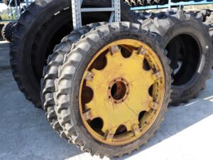 230/95 R44 cu jante ( second hand ) 9.5-44