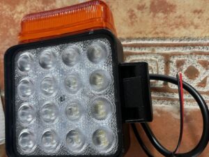 Set lampi LED tip far cu semnalizare dreapta si stanga 16 LED-uri 12-24V dimensiune 139x128x57mm