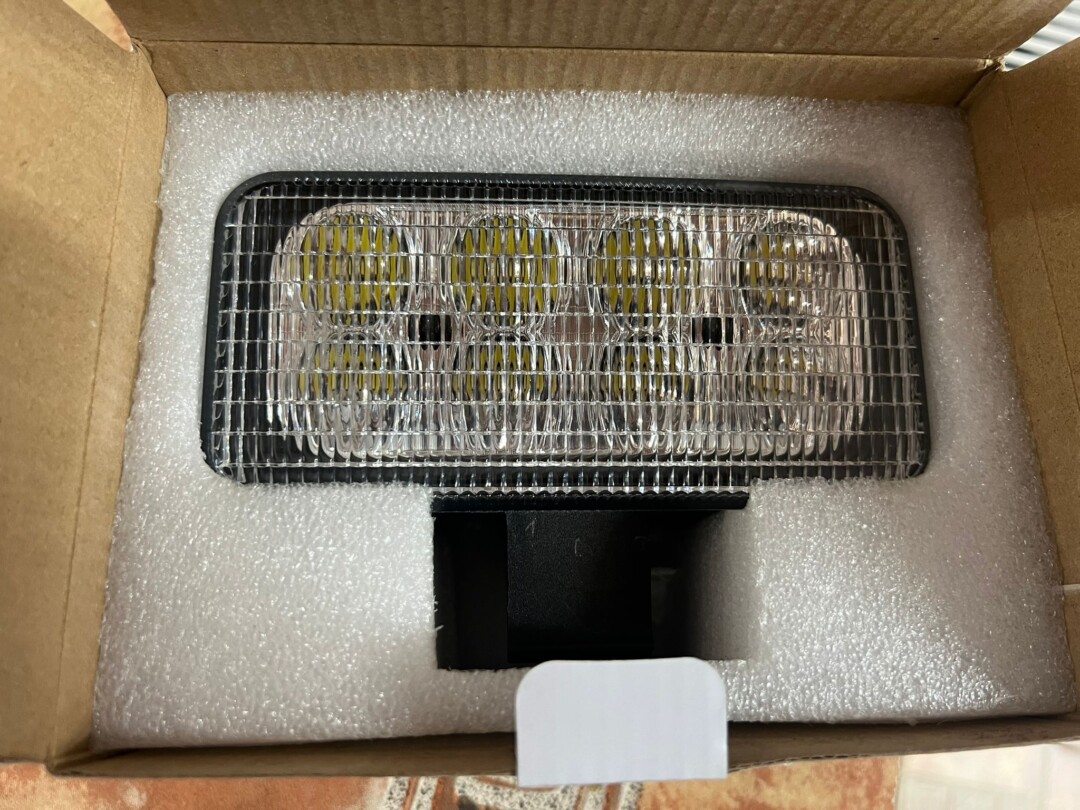 Proiector LED dreptunghiular pentru New Holland, Fiat 82031075/UT-W4035