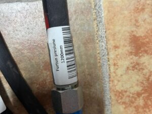 Furtun presiune 2SN DN10 sertizat cu capete fixate hidraulic L=1200mm M20