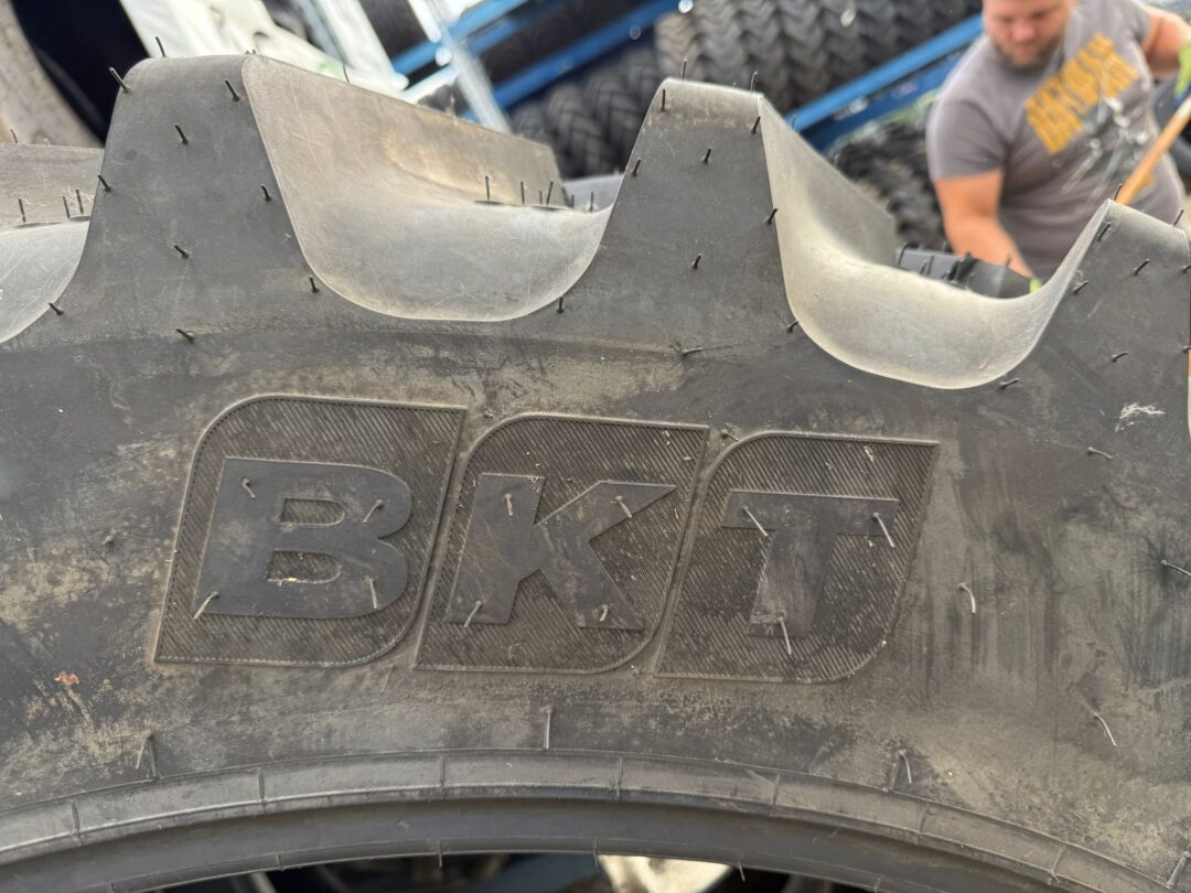 ANVELOPA 320/90 R42 BKT AGRIMAX RT945 139A8/B TL - imagine 3