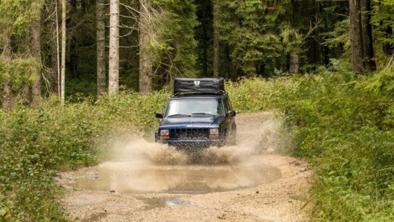 Cum reduci uzura cauciucurilor offroad pe asfalt (și 7 sfaturi pentru condus în siguranță offroad)