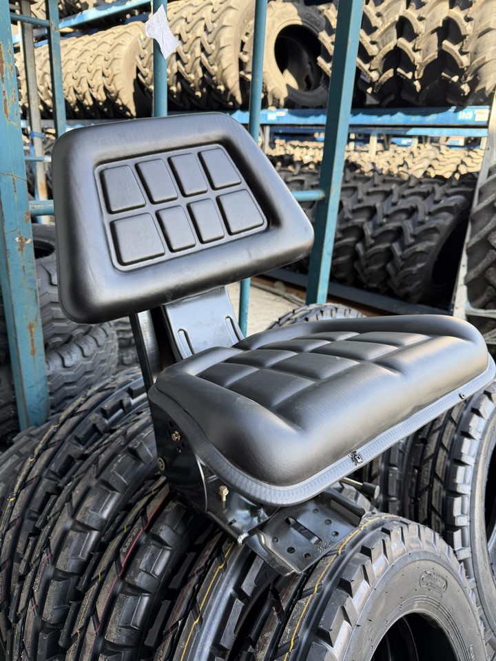 Scaun universal negru cu reglaj triplu si amortizor pentru tractor U-445 - imagine 2