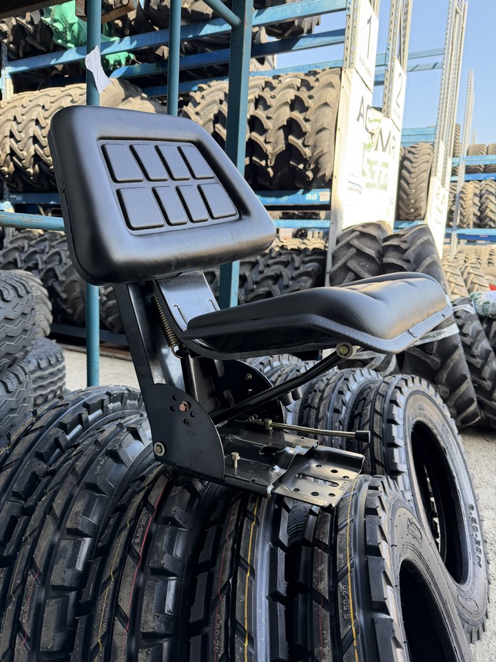 Scaun universal negru cu reglaj triplu si amortizor pentru tractor U-445 - imagine 4